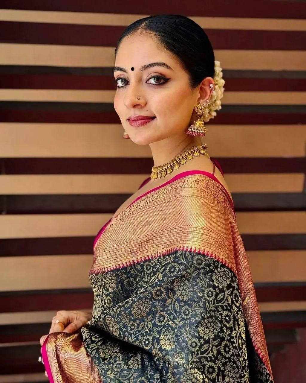 KP 6091 Step Into Grace With This Beautifully Designed Saree